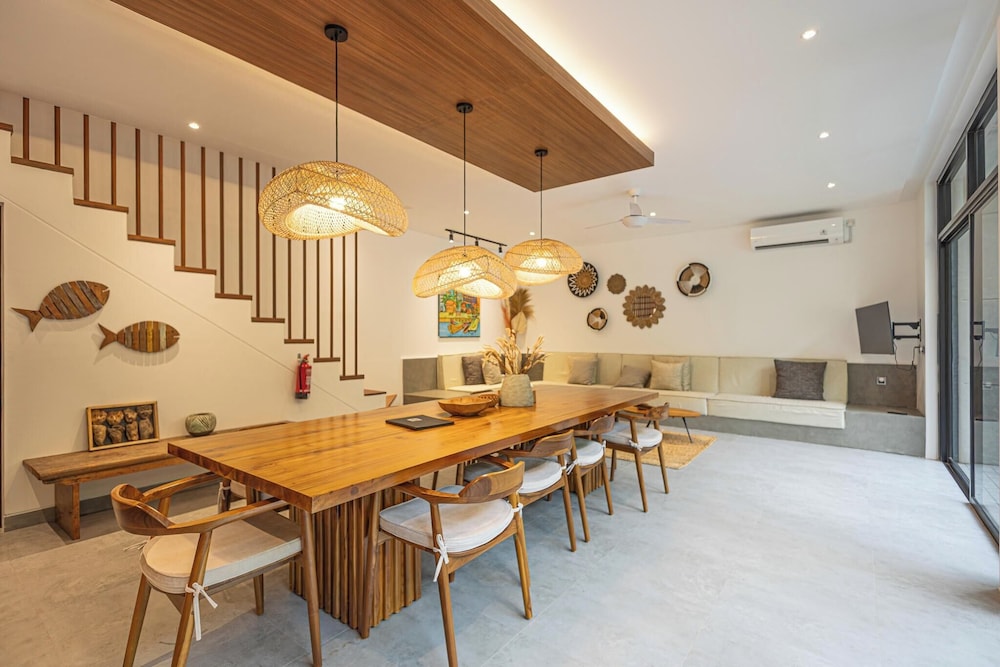 Elegant 5BR Canggu Villa 400m to Pristine Beach