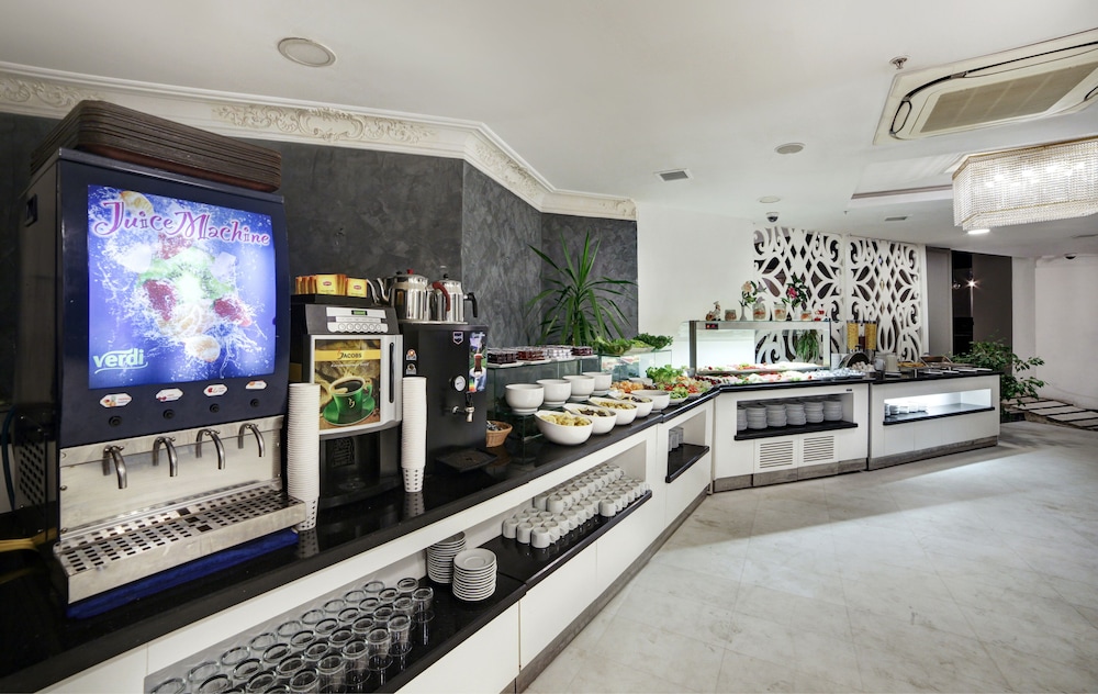 Beyaz Monarch Otel - Image 40