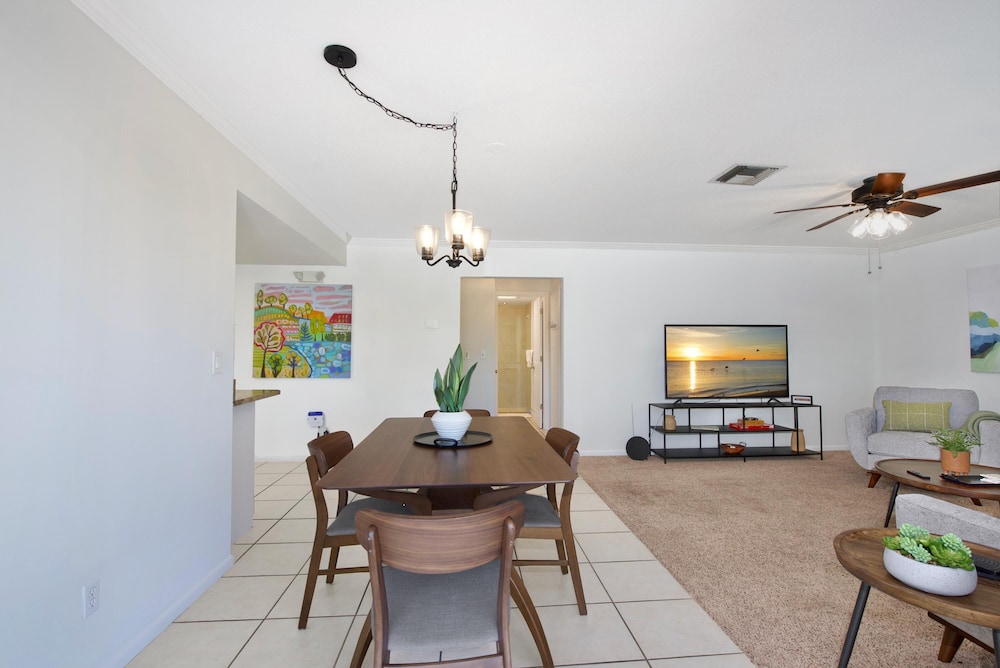 Beach Bungalow 2