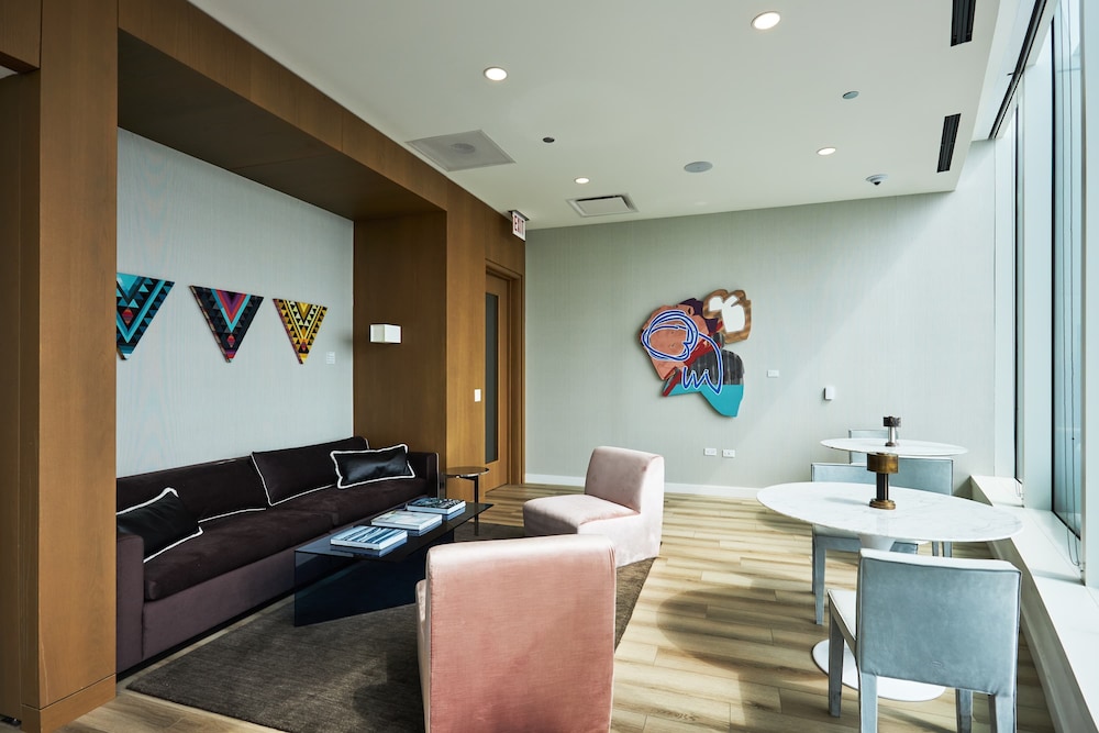 Panoramic Lake Views Premier Amenities for Groups