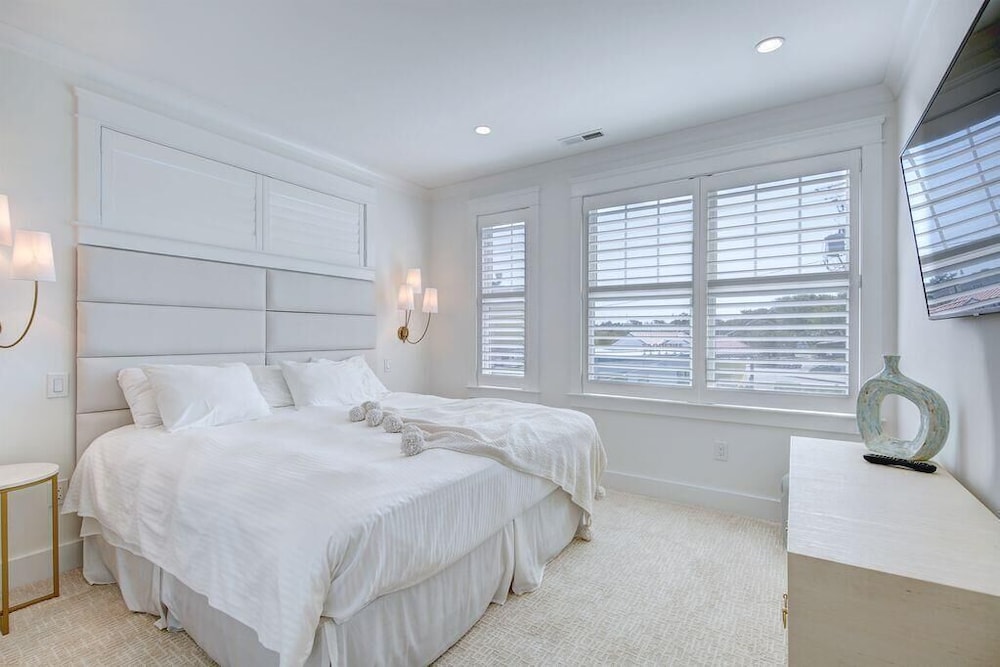 Lake Avenue 77