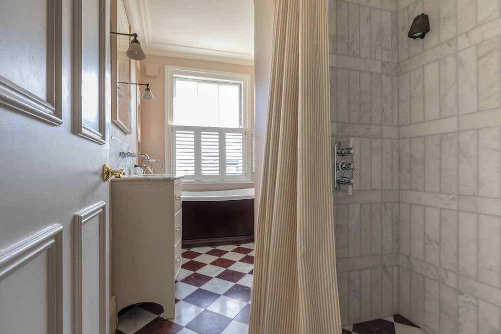 Warwick Gardens II by Onefinestay