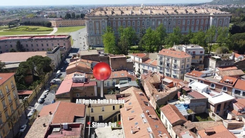 All'Ombra Della Reggia