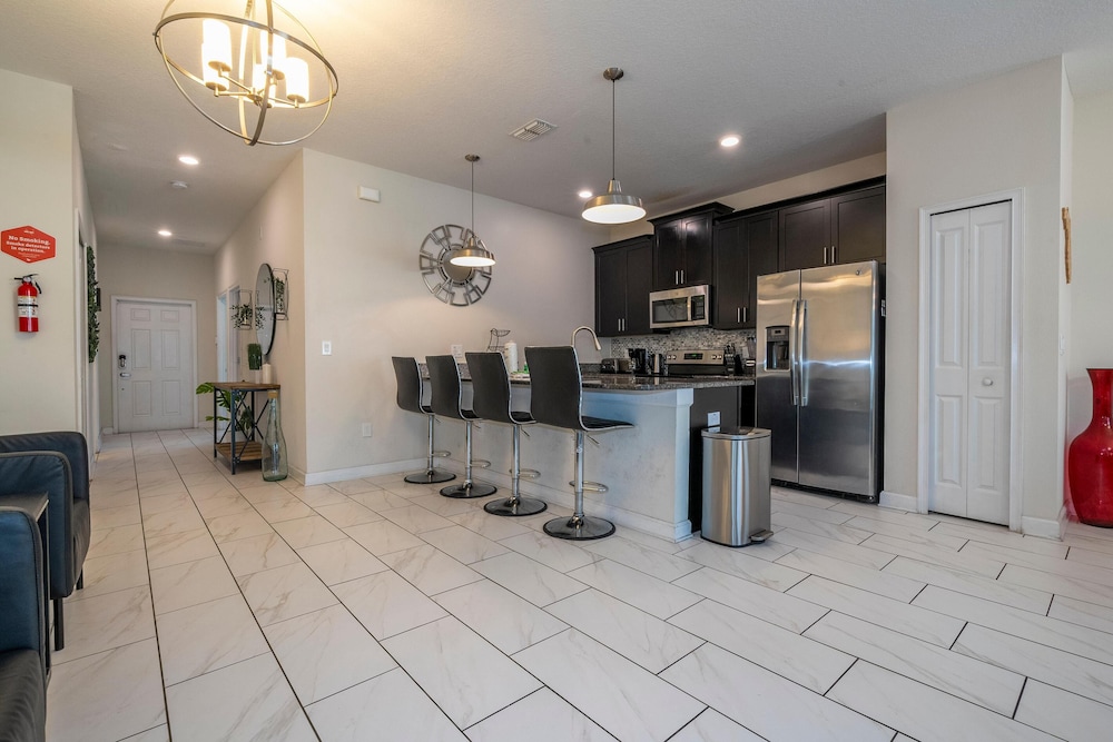3085 TS - Opulent 5 BR Townhome Private Pool