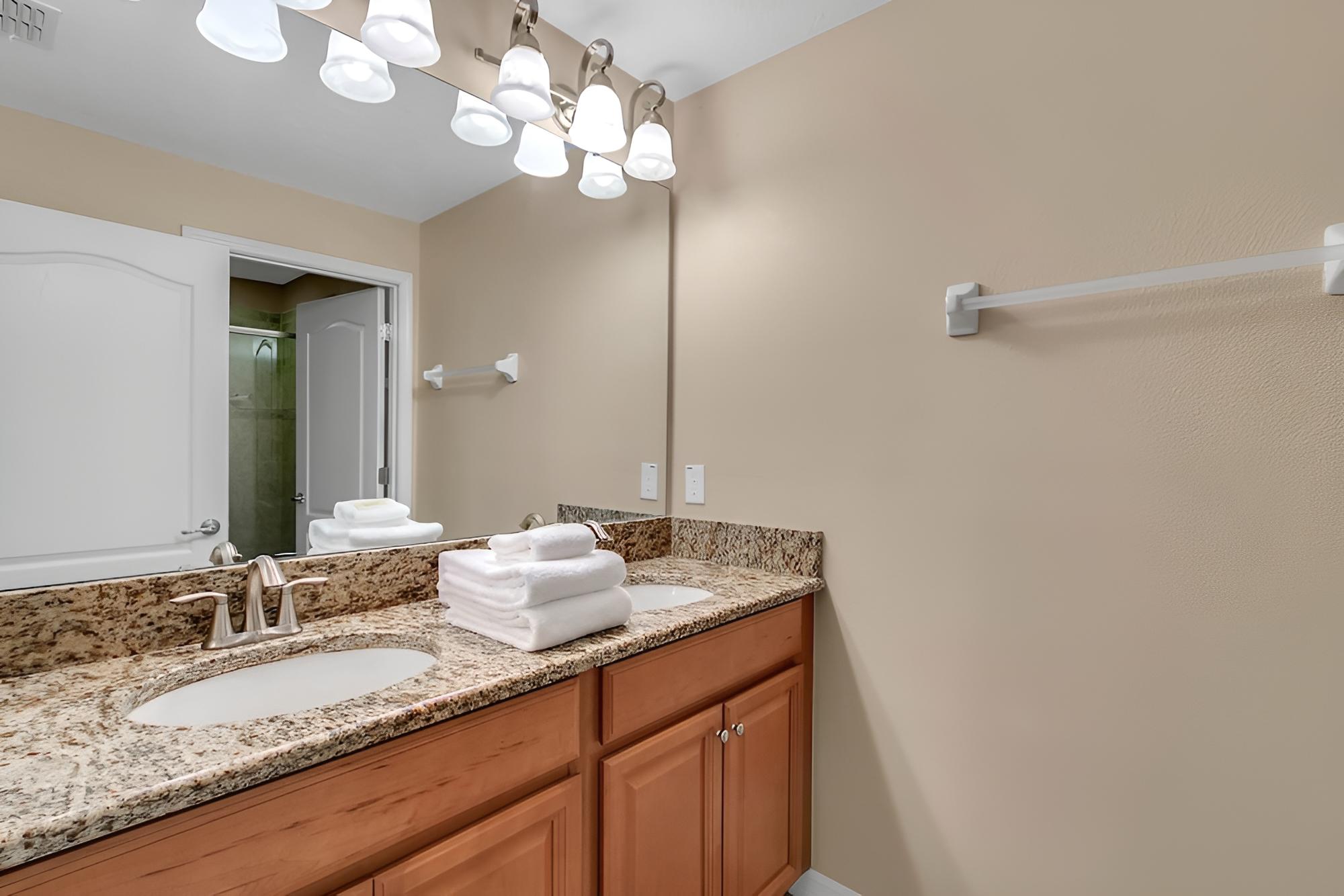 Paradise Palms 8976 - Image 3