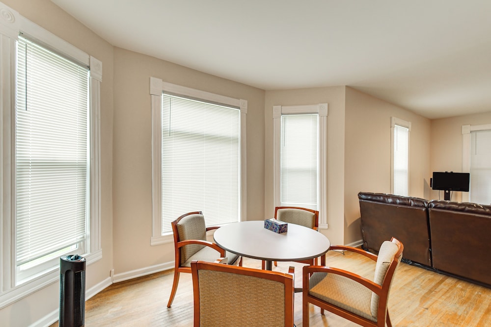 < 1 Mi to Main St: Quiet Apartment in Galesburg!