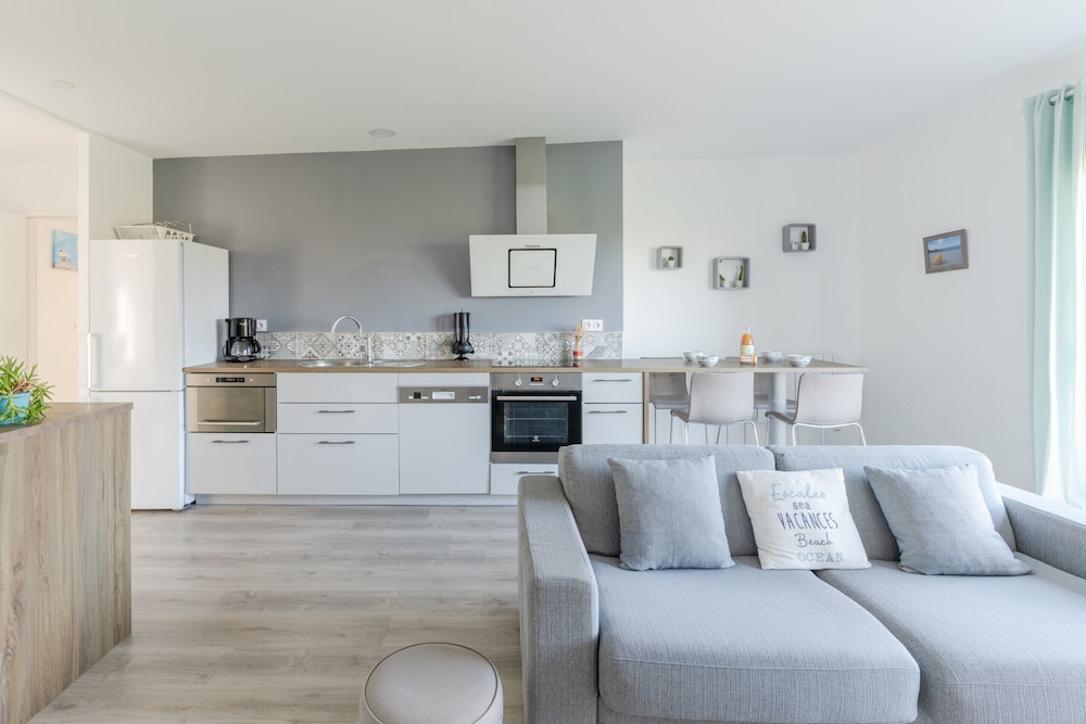 Apartment in Ploudalmezeau Near Treompan Beach