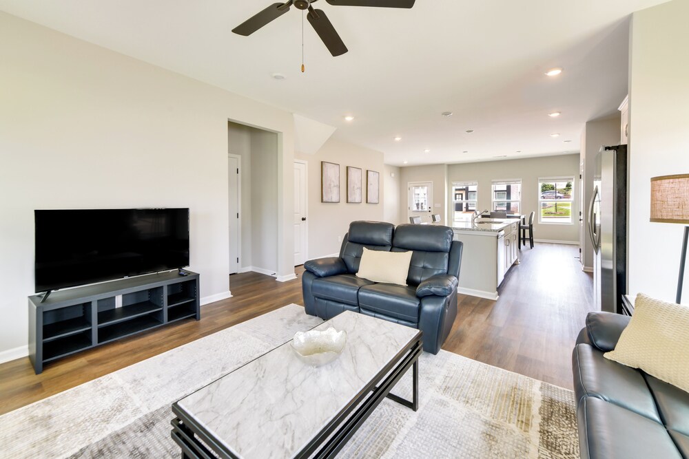 5 Mi to Auburn University: Sleek Townhome w/ Patio