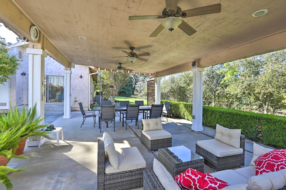 Chic Ranch-style Home on 33-acre Walnut Ranch - Property Image 4