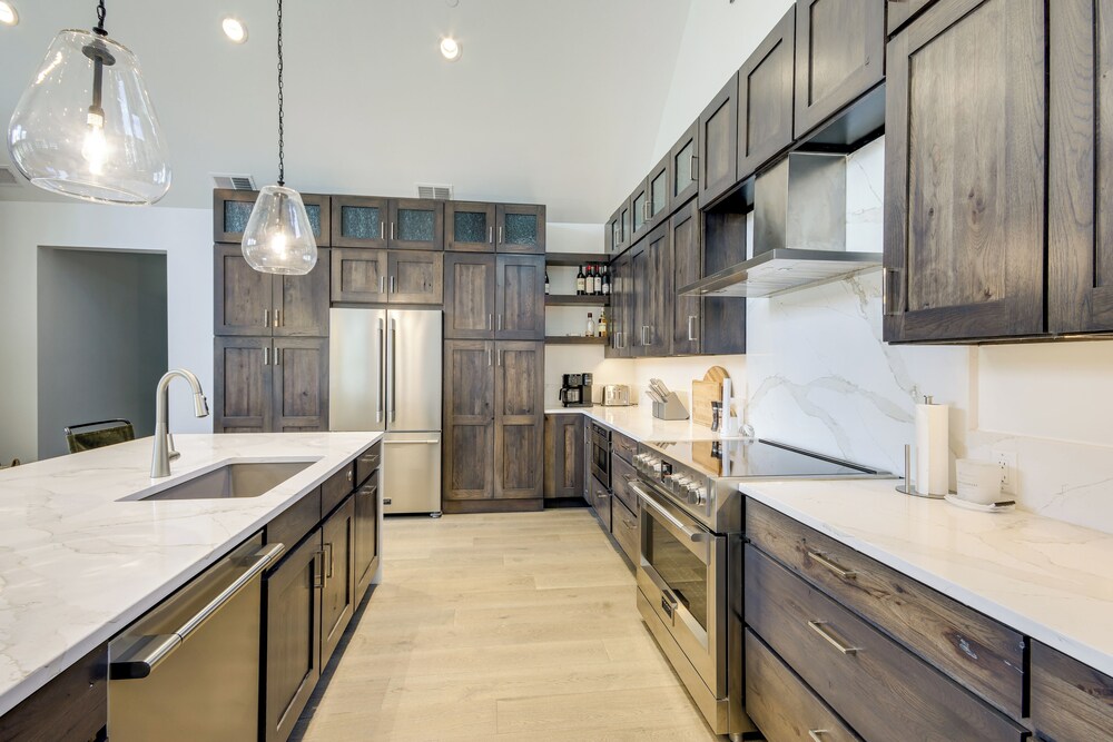 2 Mi to Big Sky Resort: Luxe Mtn-view Retreat!