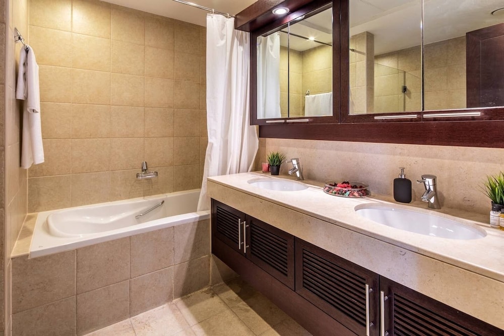 Lavish 2BR With Picturesque Burj Khalifa Views!