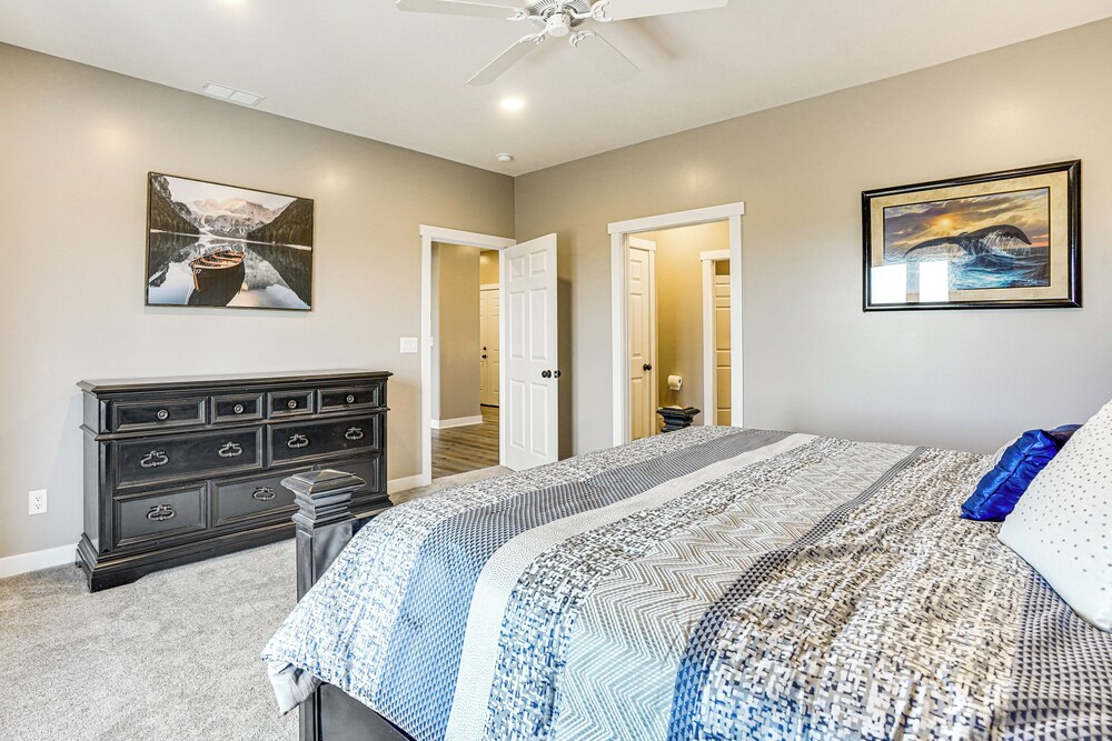2 Mi to Lewis and Clark Lake: Spacious Getaway