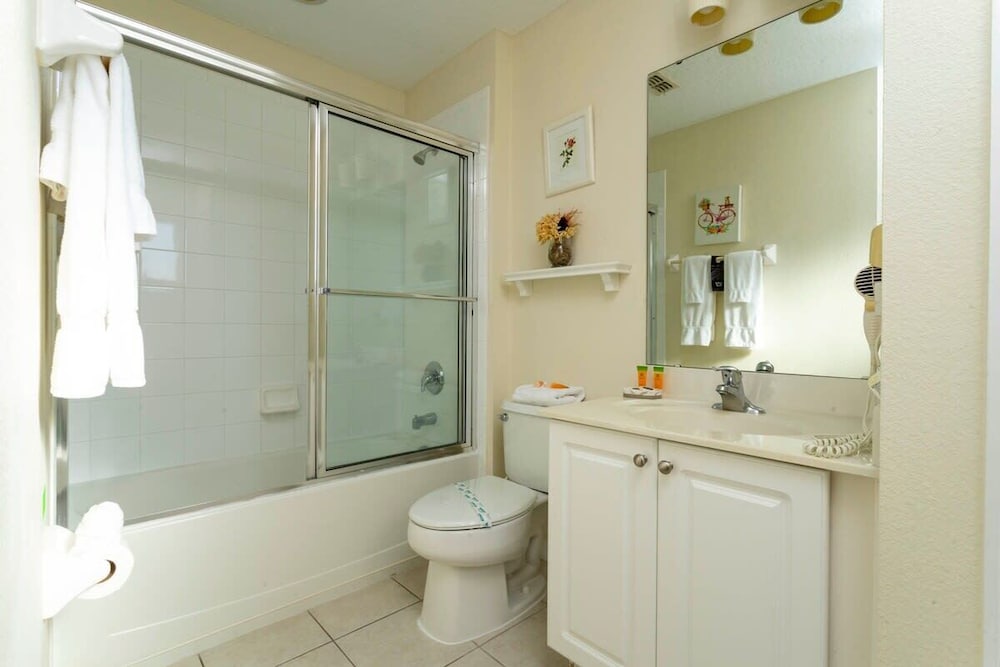 Gorgeous 4 Bedroom w/ Pool Close to Disney 920