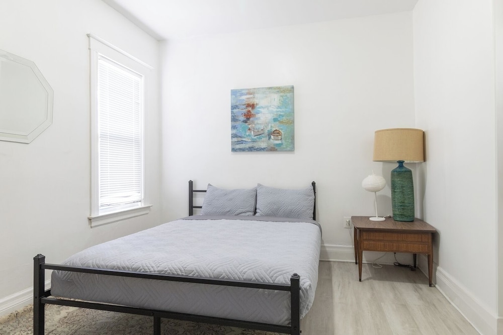 Detroit 4BR Home Bathtub & Pet Friendly Stay