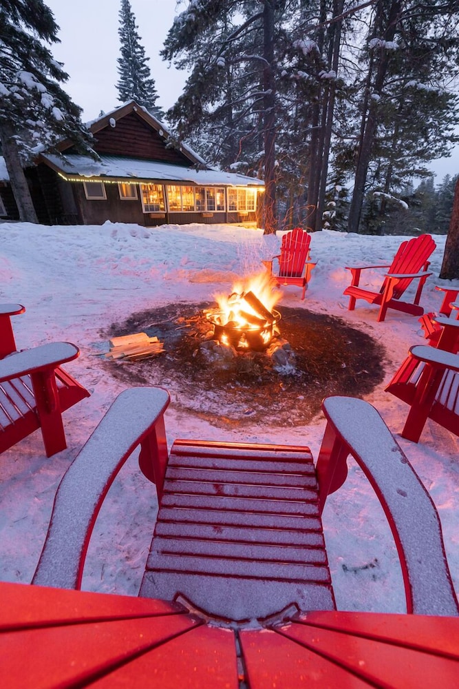 Storm Mountain Lodge Cabins & Dining
