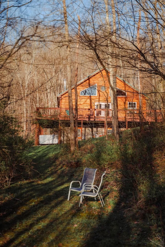 Cozy Cabin With Hot Tub - Near all in Hocking Hills