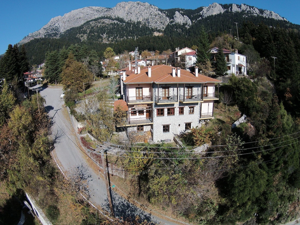 Kroupi Hotel