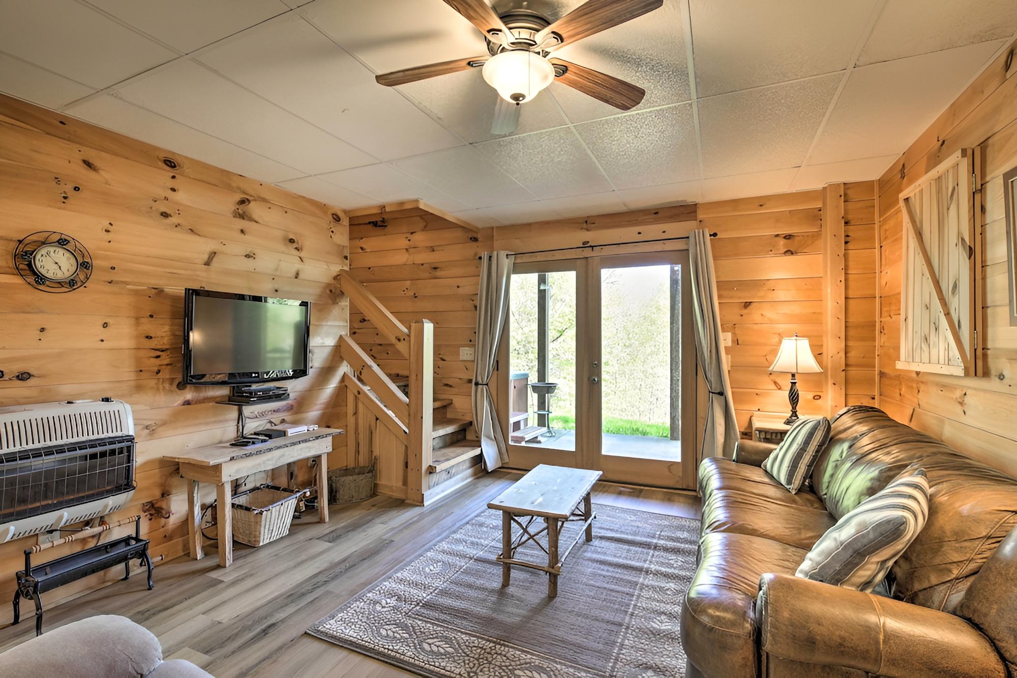 Mountain Dream Cabin in Humphrey Heights Complex view 3
