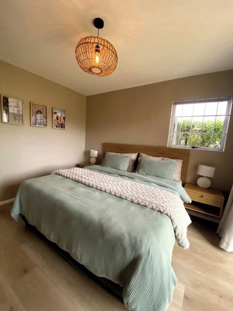 2 Bedroom Ground Floor Apartment, Princess Beach Club, Houtbay