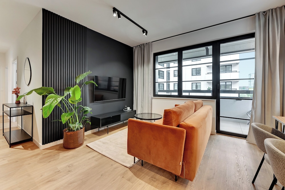 Doki Living - Foodhall & Parking by Downtown Apartments