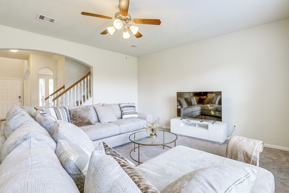 Covered Patio & Spacious Yard: Houston Area Home!