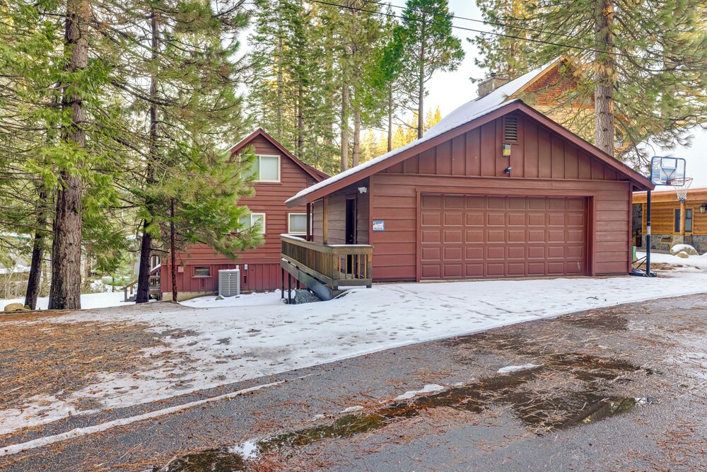 5 Mi to Dodge Ridge: Cabin in Strawberry