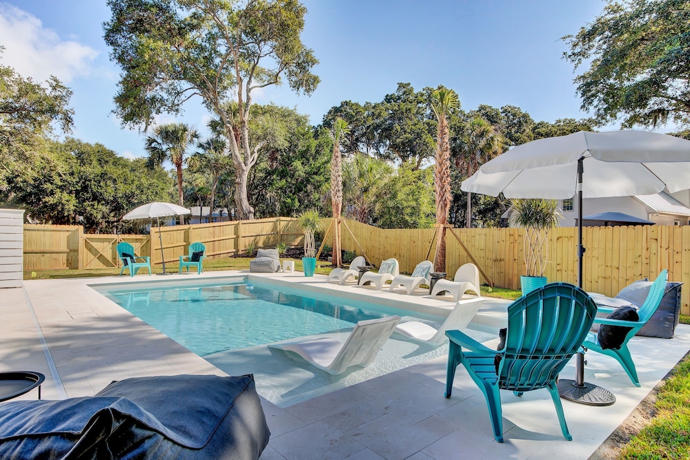 Southern Oasis by Avantstay 0 5mi Walk to the Beach Pool Patio Large Yard