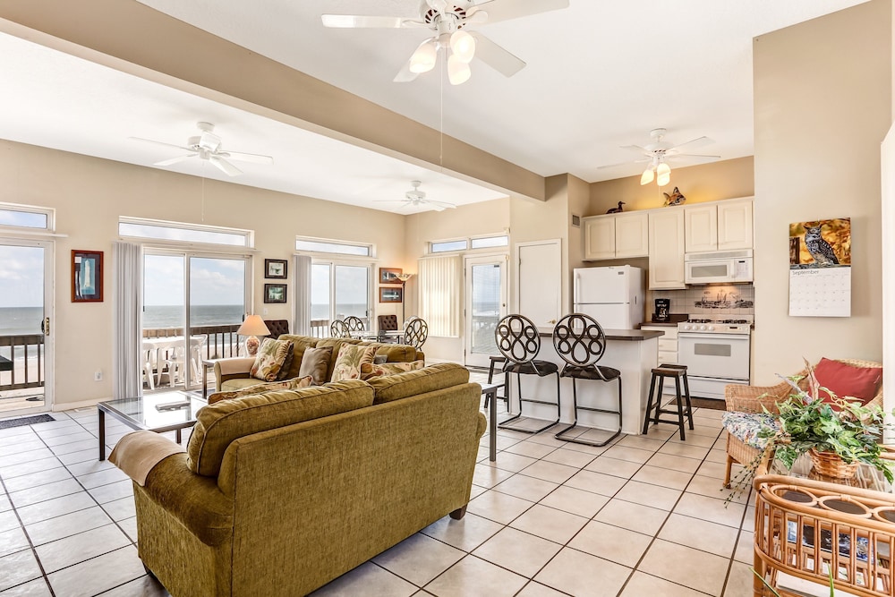 812 S. Fletcher - 3 Br Cottage