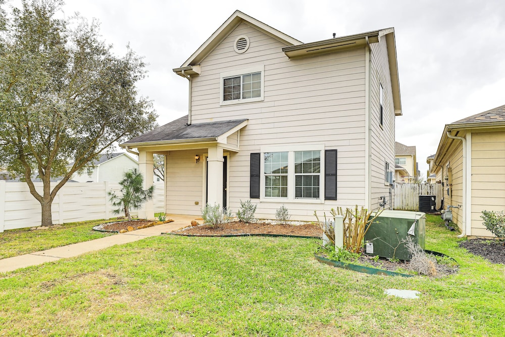 12 Mi to Energy Corridor: Family Home w/ Grill!
