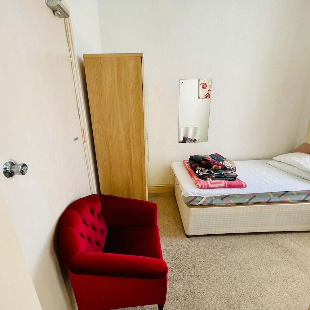 Lyndene Holiday Apartments