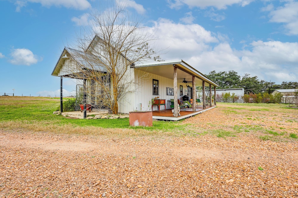 Large Yard + Pond: Fayetteville Rural Retreat