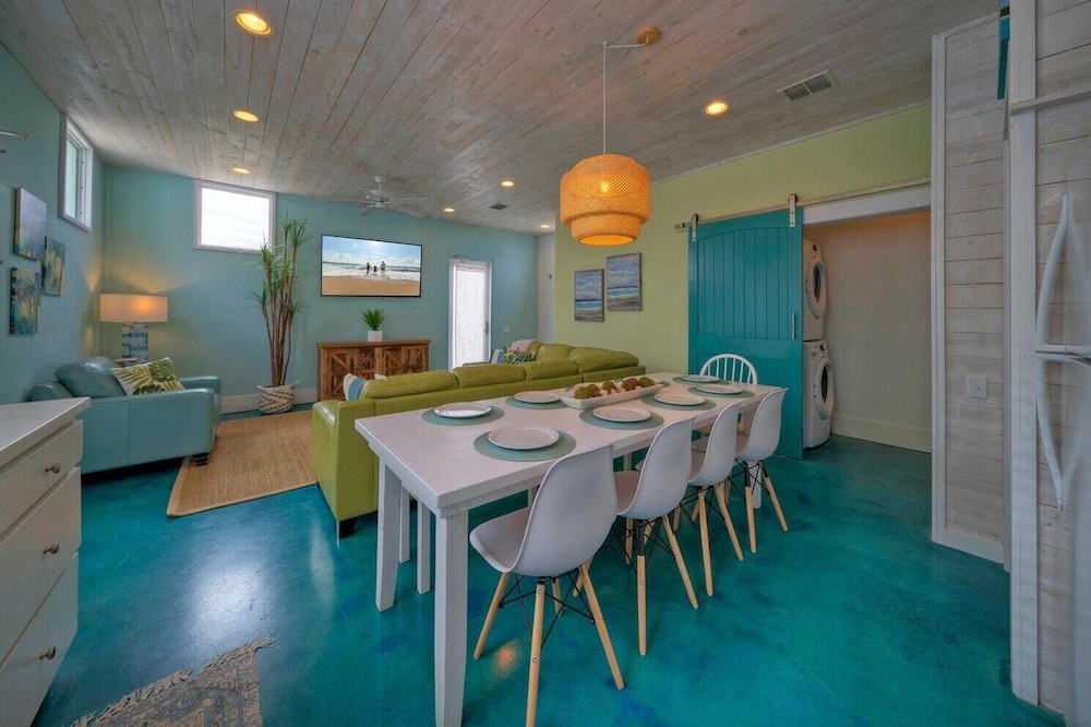 Rooftop Patio w/ View, Pool, Near the Beach Lost Shaker of Salt by Avantstay view 3