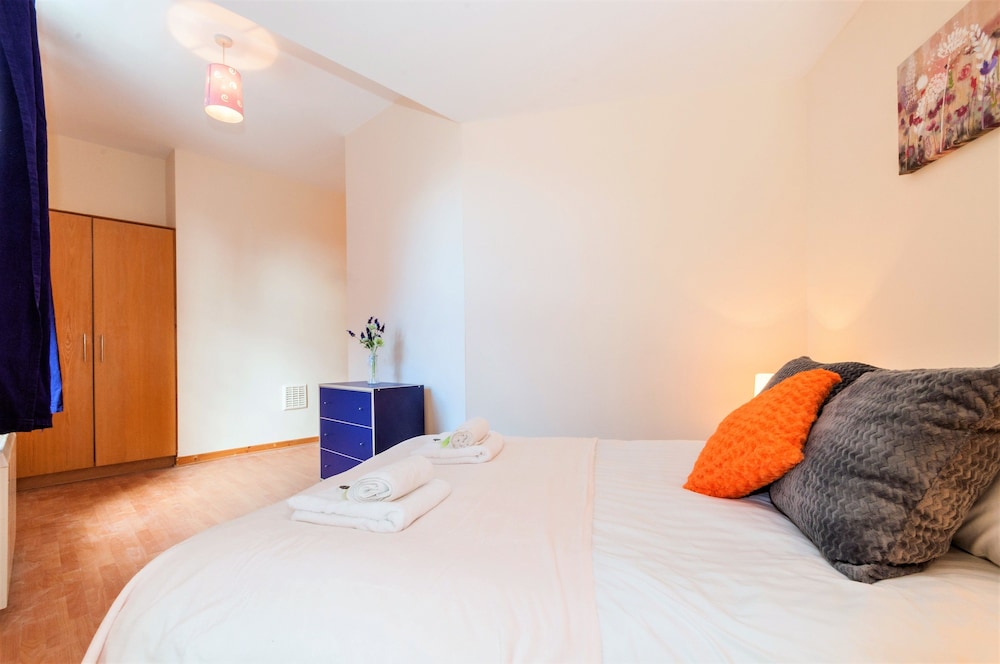 Voussoir Apartments