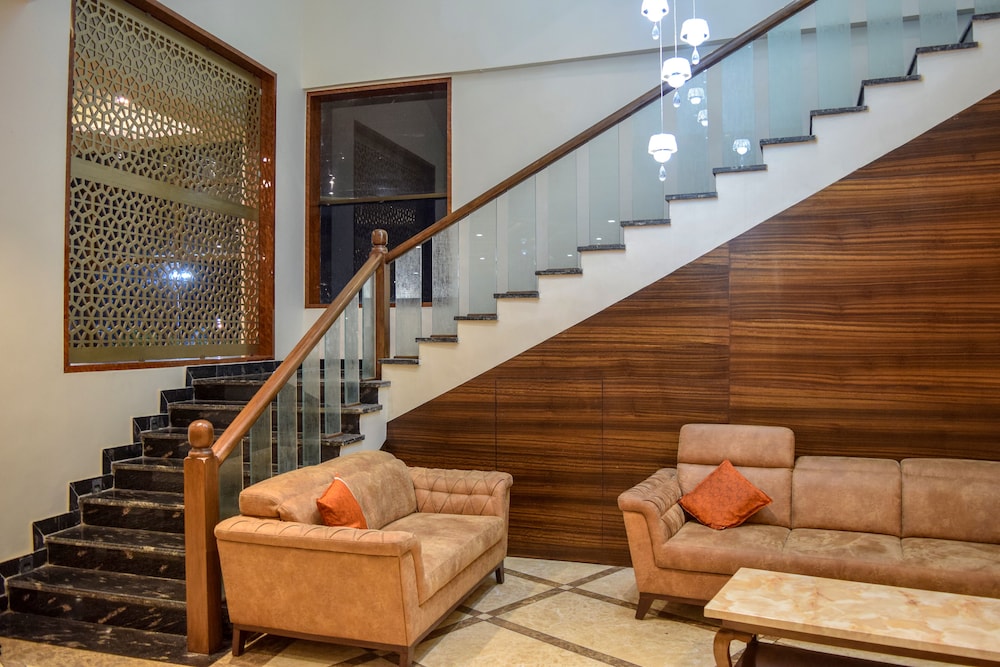 Lobby & Reception