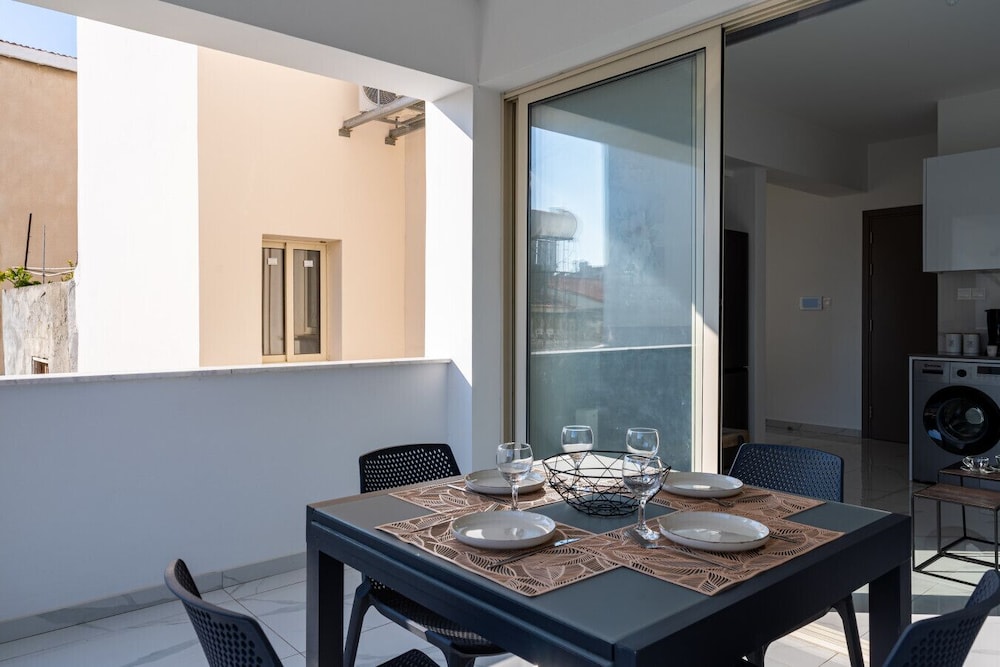 Marble - Studio & Balcony in Larnaca