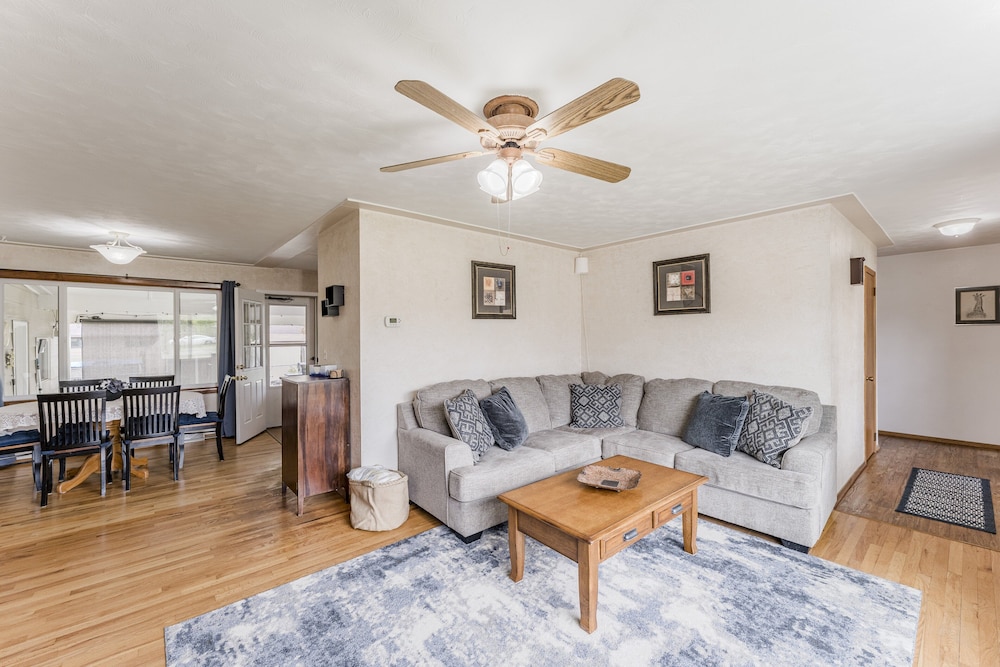Cozy Loveland Ranch Perfect For Relaxation 3 Bedroom Home