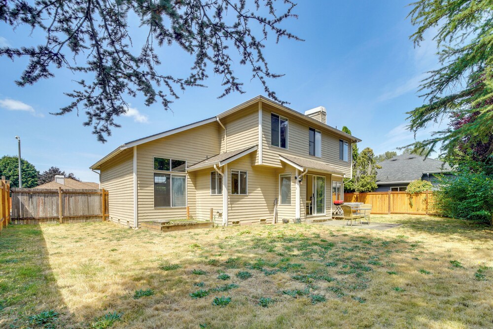 Walk to Hiking Trails: Renton Home w/ Fenced Yard!