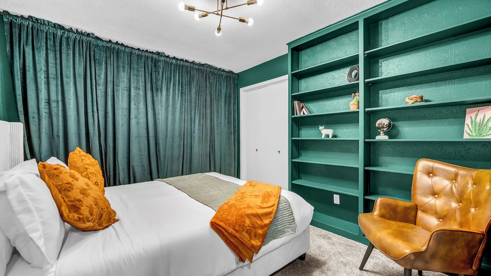 LuxStay Escapes