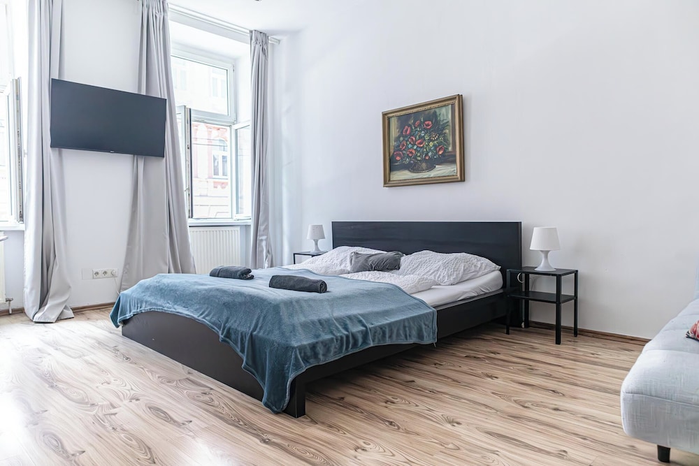 Bright 2BR Flat Near Westbahnhof