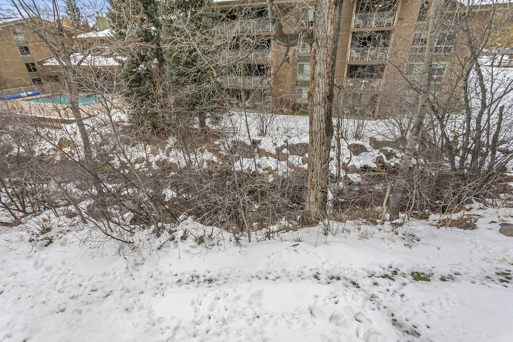 929 Red Sandstone 3 Bedroom Condo