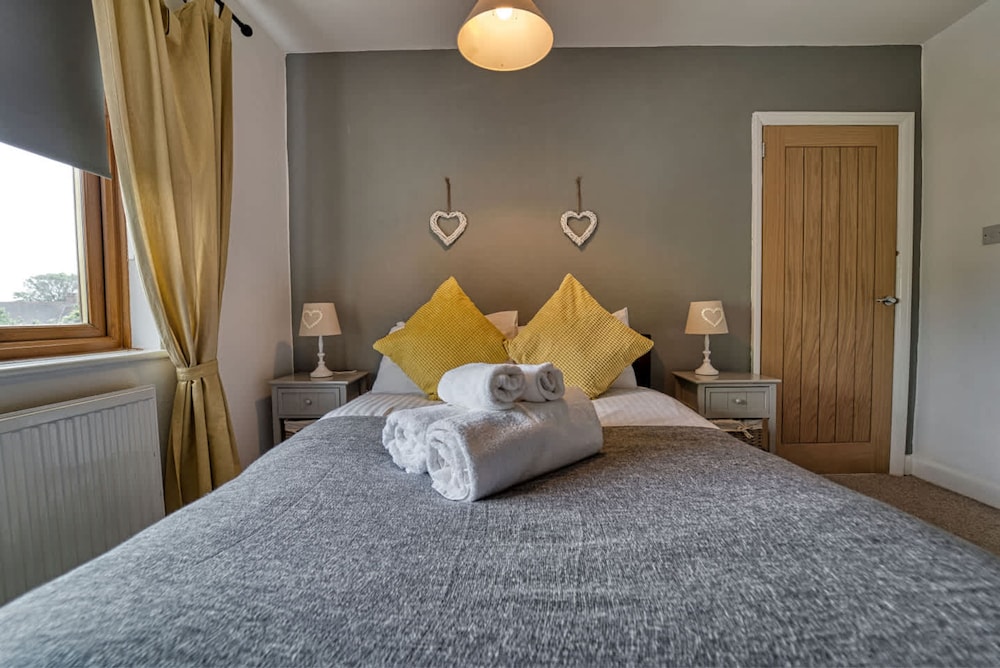 Host Stay Severn Swans House