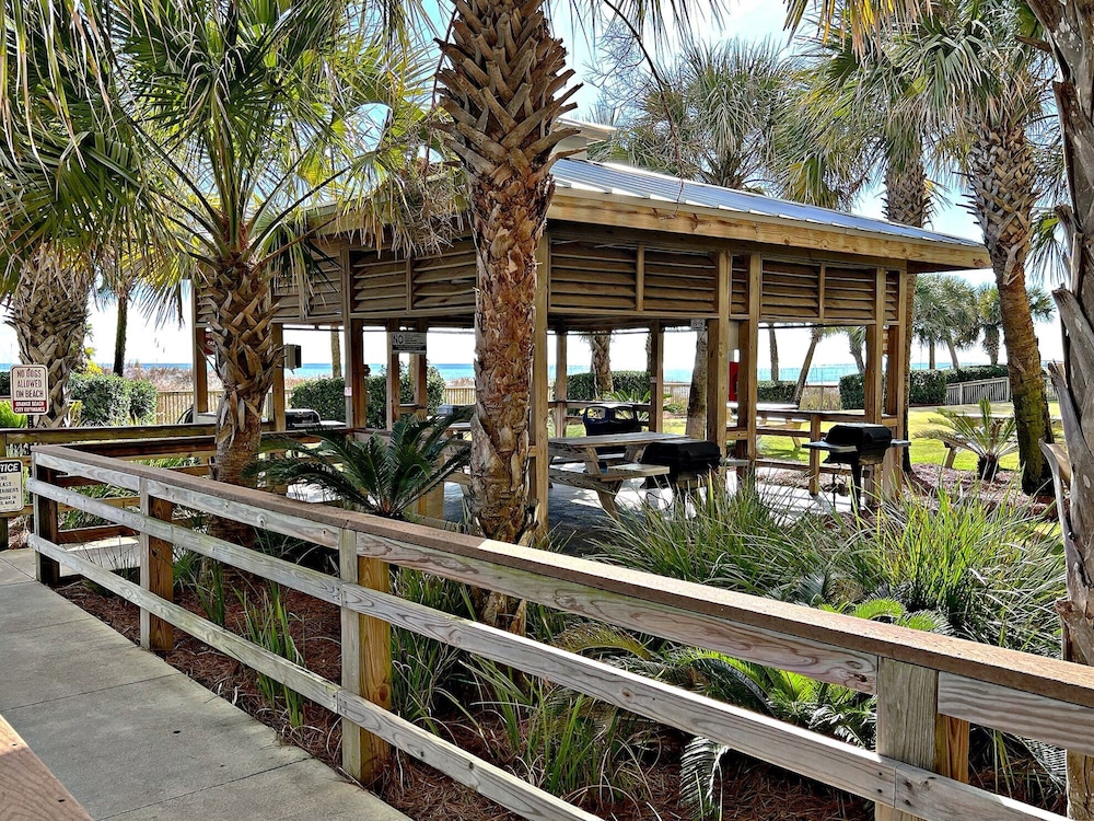 Regency Isle 703