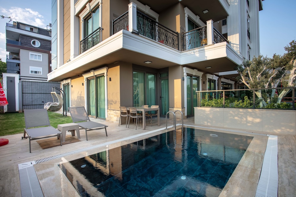 Loovox Suites
