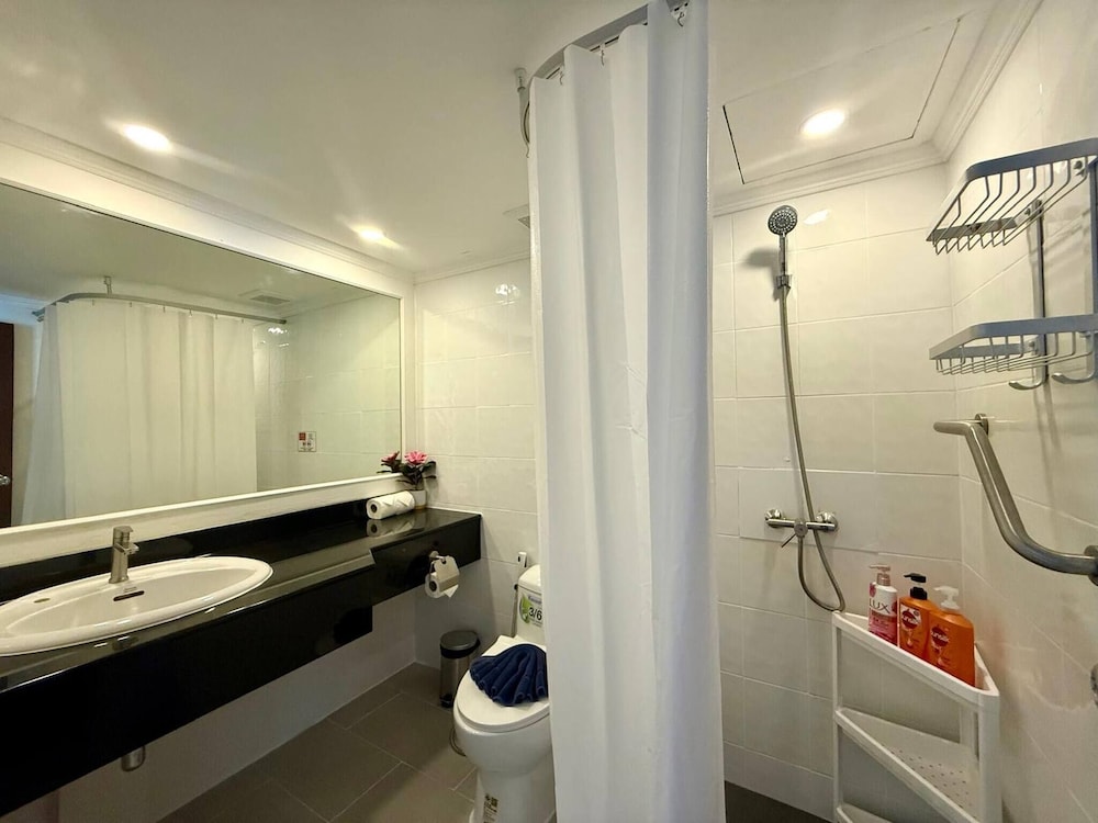 Palace - Spacious 1 Bedroom Condo With Shared Pool
