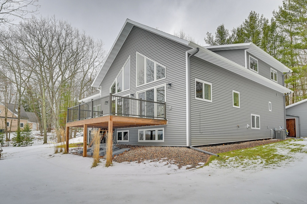 Lakefront Rhinelander Cottage w/ Private Dock! view 2