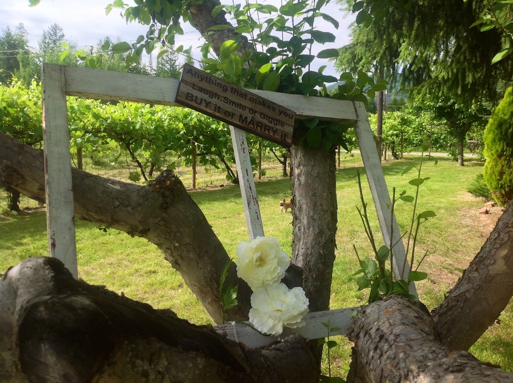 Columbia Gardens Winery and Grape Escape Guesthouse