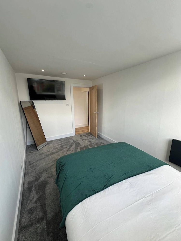 6 Guests/free Parking/old Trafford/20min City
