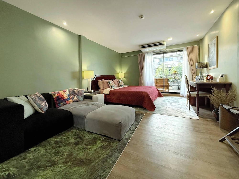 Stylish 3-bedroom Townhome in Heart of Bangkok