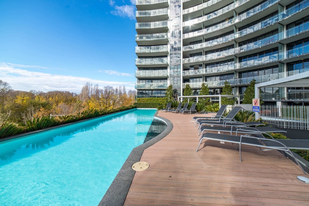 Spacious 1-bed With View in Central Location