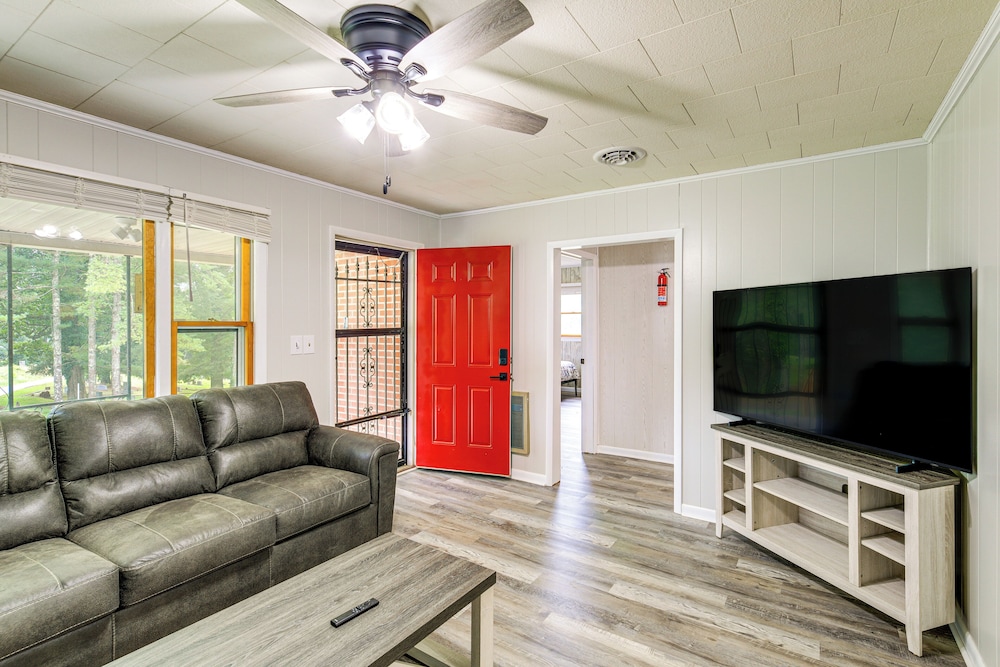 1 Mi to Virginia Creeper Trail: Serene Family Home